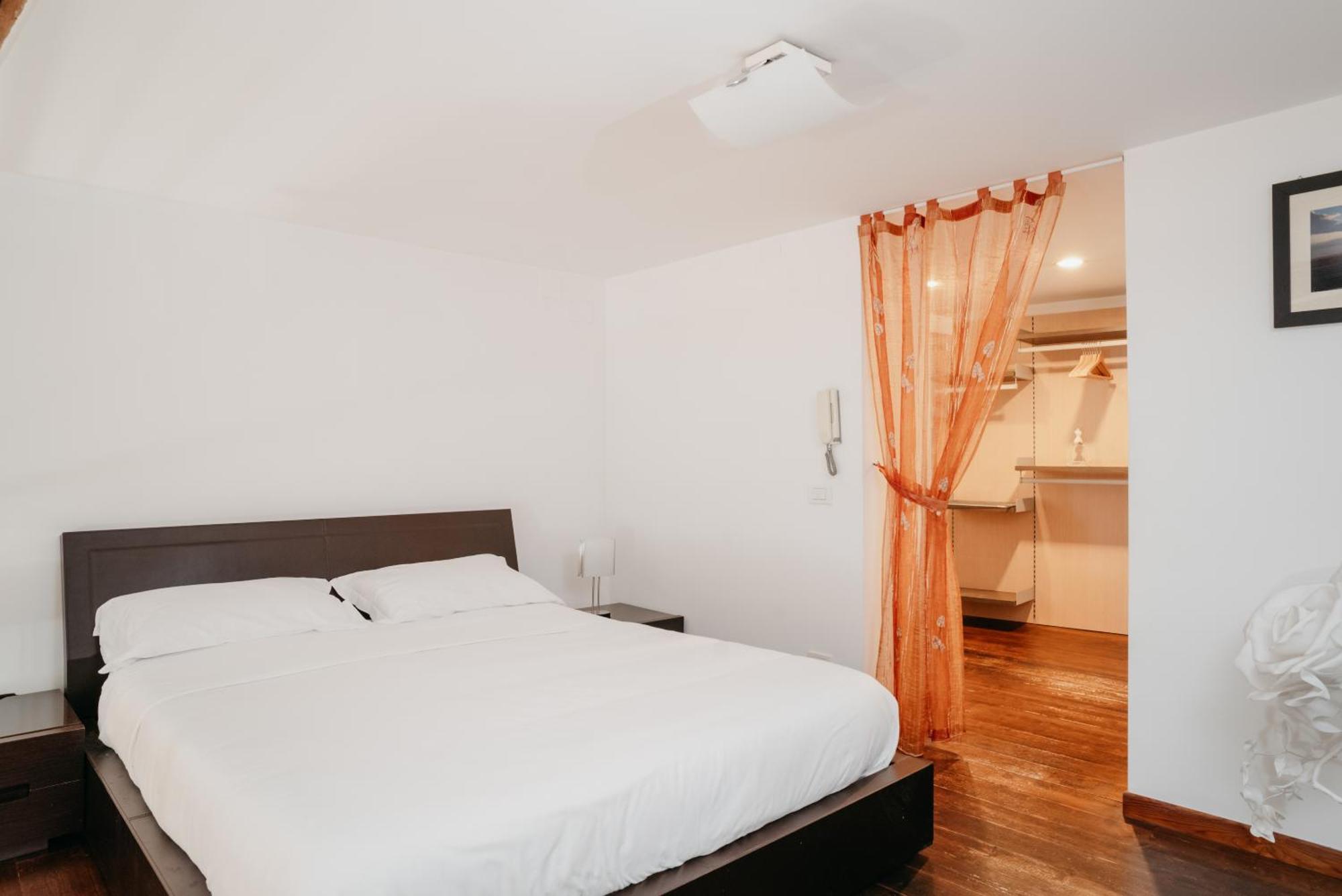 La Casa Dell' Avvocato - Centro Appartement Napels Buitenkant foto